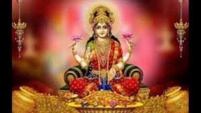 महालक्ष्मी व्रत के दिन इन आसान उपायों से मां लक्ष्मी को करें प्रसन्न, दिन-रात होगी बरकत