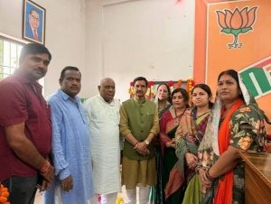 सावन मिलन समारोह : हमारी संस्कृति और परंपराओं को सशक्त बनाते हैं ऐसे आयोजन - केंद्रीय राज्यमंत्री तोखन साहू