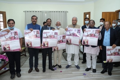 : मुख्यमंत्री  ने अपैक्स बैंक के वार्षिक कैलेंडर का किया विमोचन