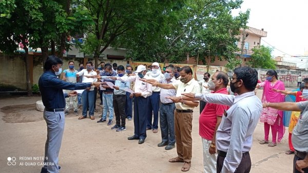 रिसाली निगम आयुक्त ने दिलाई नशामुक्ति की शपथ , कार्यालय परिसर में बिड़ी, सिगरेट व गुटका का सेवन करने पर लगेगा जुर्माना
