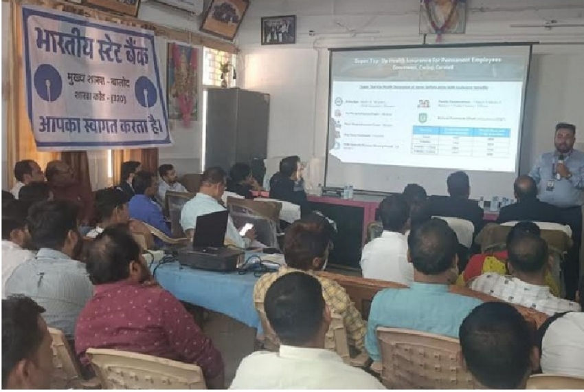 जिला न्यायालय बालोद में एसबीआई सैलरी पैकेज पर कार्यशाला न्यायिक अधिकारियों व कर्मचारियों को मिले बीमा व बैंकिंग लाभों की जानकारी