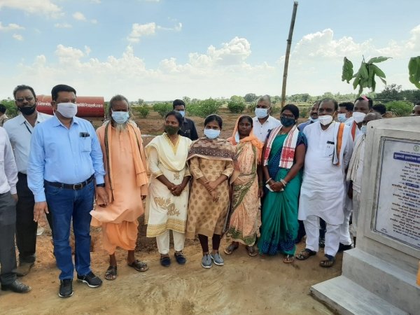 बस्तर जिले के बकावंड ब्लाक में वन प्रबंधन समिति ने लगाए काजू और सीताफल के पौधे