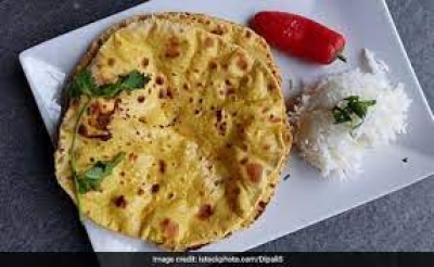 रात को बच गए हैं चावल तो बनाएं ये टेस्टी गुजराती रोटला, नाश्ते के लिए है बिल्कुल परफेक्ट