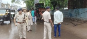 इंदिरा मार्केट में फिर चला निगम का डंडा, डीएसपी ममता अली शर्मा के नेतृत्व में हुई सख्त कार्रवाई**