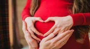 प्रेगनेंट और ब्रेस्टफीडिंग कराने वाली महिलाएं करवा चौथ पर ध्यान रखें ये जरूरी बातें