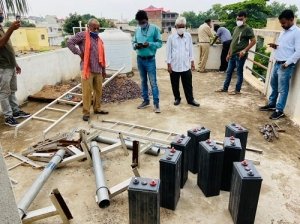 रहवासी क्षेत्र में छत पर लग रहे एयरटेल टॉवर का विरोध , विभाग ने की कार्यवाही