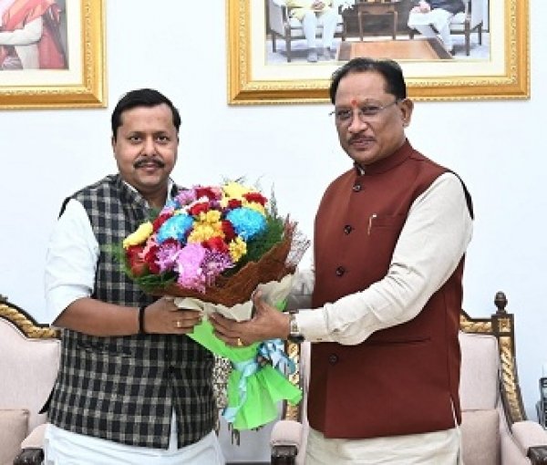 मुख्यमंत्री साय से बिहार के पथ निर्माण मंत्री नितिन नवीन ने की सौजन्य मुलाकात