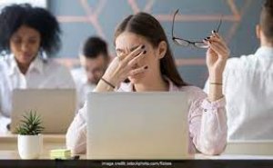 आंखों में जलन व दर्द की समस्या से छुटकारा दिलाएंगे ये घरेलू नुस्खे