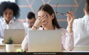 आंखों में जलन व दर्द की समस्या से छुटकारा दिलाएंगे ये घरेलू नुस्खे