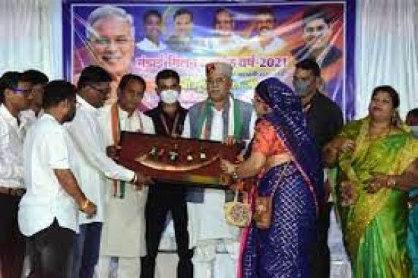 किसानों को एक नवंबर को राजीव गांधी किसान न्याय योजना की किश्त मिलने और अच्छी धान फसल से छत्तीसगढ़ के बाजार हुए गुलजार