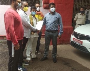 सीएम निवास के सामने आत्मदाह करने वाले मृत बेरोजगार युवक के मुद्दे को लेकर जिला भाजयुमो ने कलेक्ट्रेट पहुंचकर ज्ञापन सौंपा