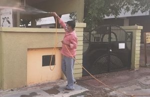 कोरोना संक्रमण की रोकथाम करने निरंतर हो रहा सैनिटाइजिंग