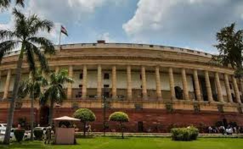 संसद भवन के पास एक संदिग्ध को हिरासत में लिया गया, IB के अधिकारी कर रहे हैं पूछताछ