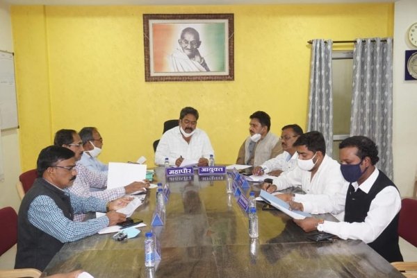महापौर परिषद की बैठक में नि:शुल्क शेड निर्माण कार्य के लिए प्रदाय की गई अनुमति, गोठान में सेवा भाव से कई लोग आ रहे सामने, मदद के लिए बढ़ रहे हैं गौ सेवकों के हाथ