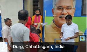 आयुक्त पहुंचे स्वास्थ्य शिविर, मरीजों से हुए रूबरू  मोबाइल मेडिकल यूनिट के माध्यम से आयोजित स्वास्थ्य शिविर का किया निरीक्षण