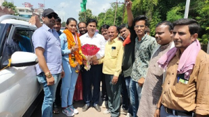 कामनवेल्थ गेम में रजत पदक विजेता दुर्ग की बेटी वेदिका खुशी रावना का नगर आगमन पर भव्य स्वागत