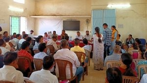 सीईओ जिला पंचायत ने जनपद पंचायत गुण्डरदेही के विकास कार्यों की प्रगति की समीक्षा की