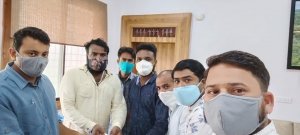 अजित जोगी युवा मोर्चा शहर अध्यक्ष सूर्यपाल शर्मा ने स्वामी आत्मानंद गवर्नमेंट इंग्लिश मीडियम स्कुल में सीट बढ़ाने की मांग को लेकर पहुंचे बस्तर कलेक्टर बंसल के पास मिला आश्वाशन