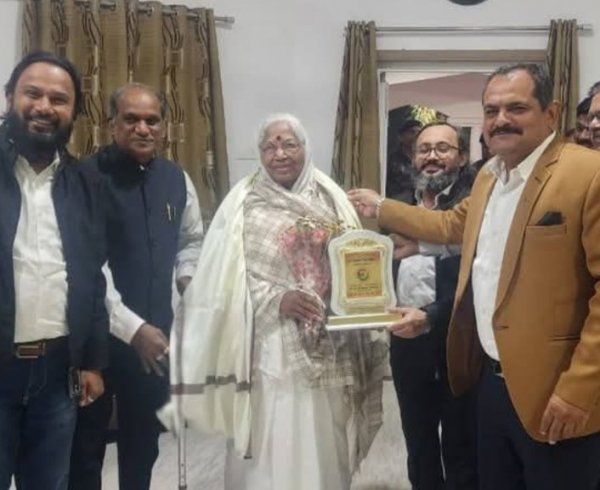 &ldquo;ओहदा नहीं, व्यक्तित्व बड़ी बात&hellip; पूर्व CJI की माता डॉ. कमल रामकृष्ण गंवई की सरलता ने जीता दिल&rdquo;