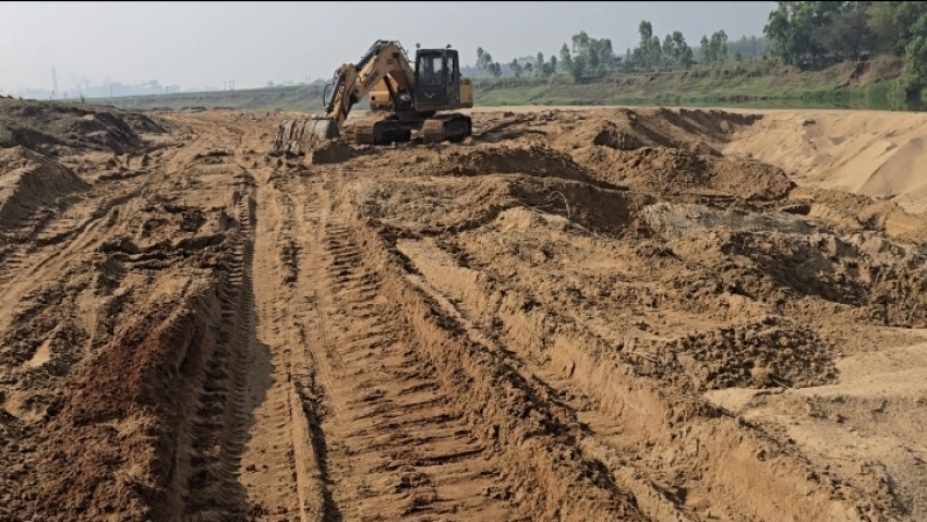 अवैध रेत उत्खनन का संगठित खेल? सील गाड़ी से जारी गतिविधियां, ग्रामीणों को बनाया जा रहा ढाल?