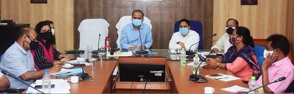 स्कूलों में कोविड-19 प्रोटोकाल का पालन करते हुए कक्षाएं लगाई जाएं : कलेक्टर