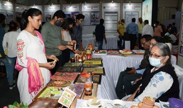 आज के जरूरतों के हिसाब से बनाए गए पाठ्यकर्मों के बढ़ रही युवाओं की रूचि..