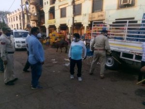 छूट प्राप्त दुकानों में भीड़ न लगे निगम की मोबाइल टीम लगातार कर रही है माॅनिटरिंग