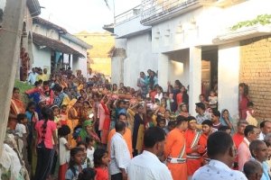 बाघुल हाफ नदी में हुई गंगाआरती गांव निकाली गई कलश यात्रा