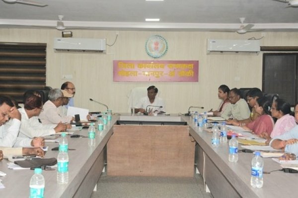 निर्धारित समयावधी में गुणवत्ता के साथ पूर्ण करने के दिये निर्देश : कलेक्टर