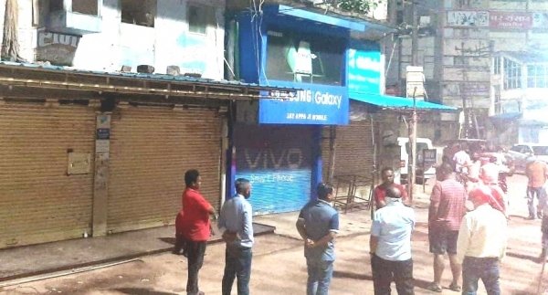 लॉक डाउन का उलंघन करने वाले की दूकान सील ..