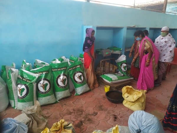 गोधन न्याय योजना अंर्तगत भिलाई निगम के गोधन केन्द्रों से संपूर्ण वर्मी कंपोस्ट का हुआ विक्रय
