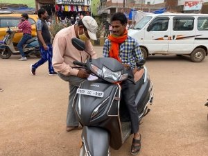 सुपेला संडे मार्केट में दुकानदारों एवं व्यापारियों का मार्केट स्पॉट पर ही करवाया गया कोविड टेस्ट