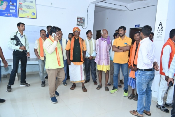 अस्पताल के औचक निरीक्षण के दौरान अव्यस्थाओ पर सांसद ने नाराजगी व्यक्त की