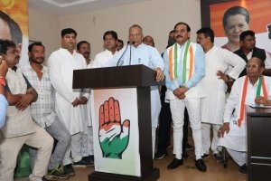 जो झुकता है वही दिल जीतता है माला पहनने वाले से बड़ा माला पहनाने वाला होता है- ताम्रध्वज साहू