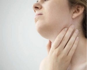 क्या आपको भी होता है निगलने में दर्द? तो इन उपायों से पाएं निजात