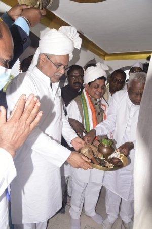 मुख्यमंत्री  ने किये मोतिमपुर अमरटापू धाम के दर्शन