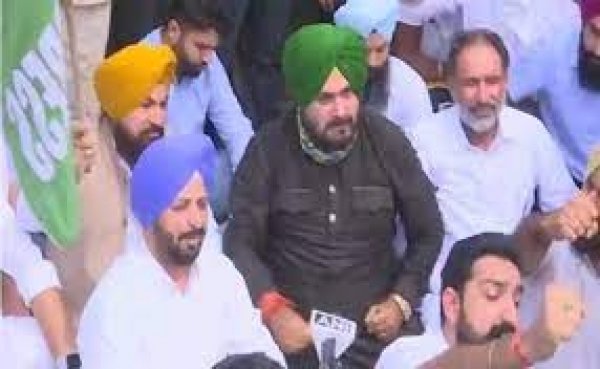 'मंत्री के बेटे को कल तक नहीं किया अरेस्ट तो...