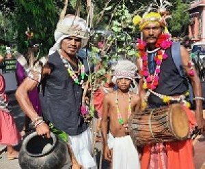 विशेष लेख : पिता के साथ मिलाता है ताल में ताल, दस साल का छयांक नृत्य में दिखाता है कमाल..