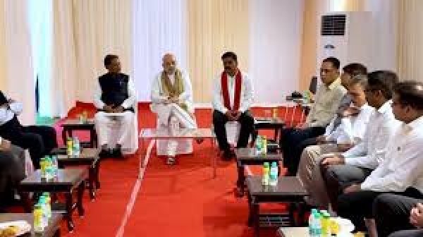 केन्द्रीय गृह मंत्री श्री अमित शाह ने हाल ही में नक्सलवाद के विरुद्ध चलाए गए अभियानों में अहम भूमिका निभाने वाले अधिकारियों से आज नई दिल्ली में भेंट कर इन ऑपरेशंस की ऐतिहासिक सफलता पर उन्हें बधाई दी