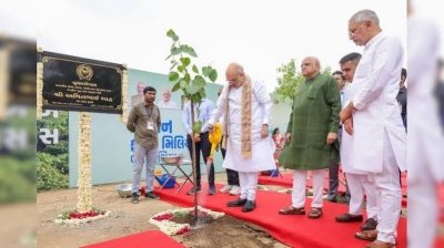 एक घंटे में 3.61 लाख पौधे लगाकर गांधीनगर ने बनाया गिनीज वर्ल्ड रिकॉर्ड