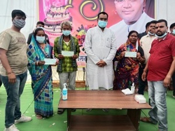 संसदीय सचिव गुरुदयाल ने किया जनसपंर्क राशि का वितरण, सादगीपूर्ण रहा कार्यक्रम