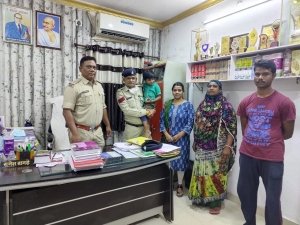 कोतवाली पुलिस ने फिर पेश की इंसानियत की मिसाल दिव्यांग बच्चे को परिजनों से मिलाया