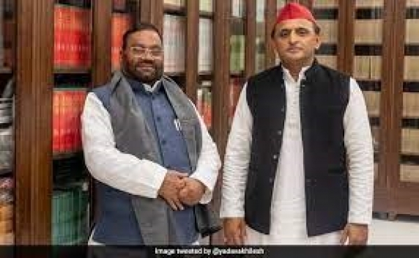 UP चुनाव से पहले BJP को झटका, योगी के मंत्री स्वामी प्रसाद मौर्य का इस्तीफा
