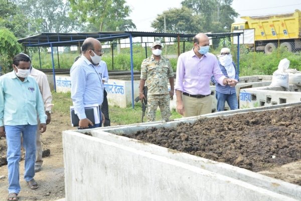 गौठान के औचक निरीक्षण पर पहुंचे कलेक्टर