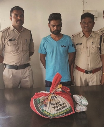 अवैध रूप से गांजा बिक्री कर रहे युवक को पुलिस ने किया गिरफ्तार