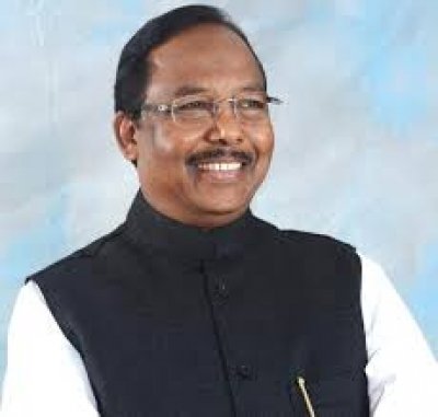 छात्रावास अधीक्षकों की पदस्थापना में पूर्ण पारदर्शिता बरती जाए : मंत्री रामविचार नेताम