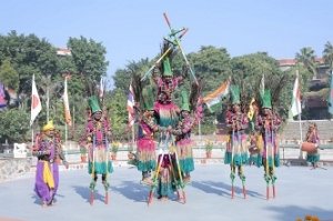 लाल किले में गूंजा &ldquo;छत्तीसगढ़िया सबले बढ़िया&rdquo;  छत्तीसगढ़ के गेड़ी नृत्य का अद्भुत प्रदर्शन को यूनेस्को ने सराहा