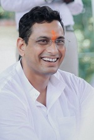 खुर्सीपार क्षेत्र में बिछेगा सड़को का जाल,5 करोड़ की लागत से हो रहा विभिन्न सड़को का निर्माण