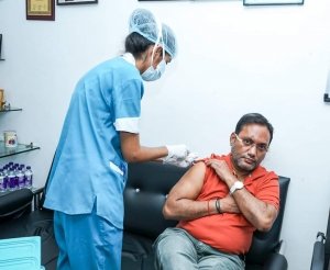 कोरोना संक्रमण से बचाव के लिए टीकाकरण जरूरी : मंत्री गुरु रुद्रकुमार