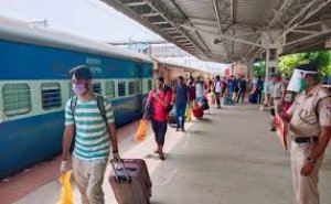 यात्रीगण कृपया ध्यान दें! होली में घर जाने की सोच रहें तो पहले ये बातें जरूर जान लें